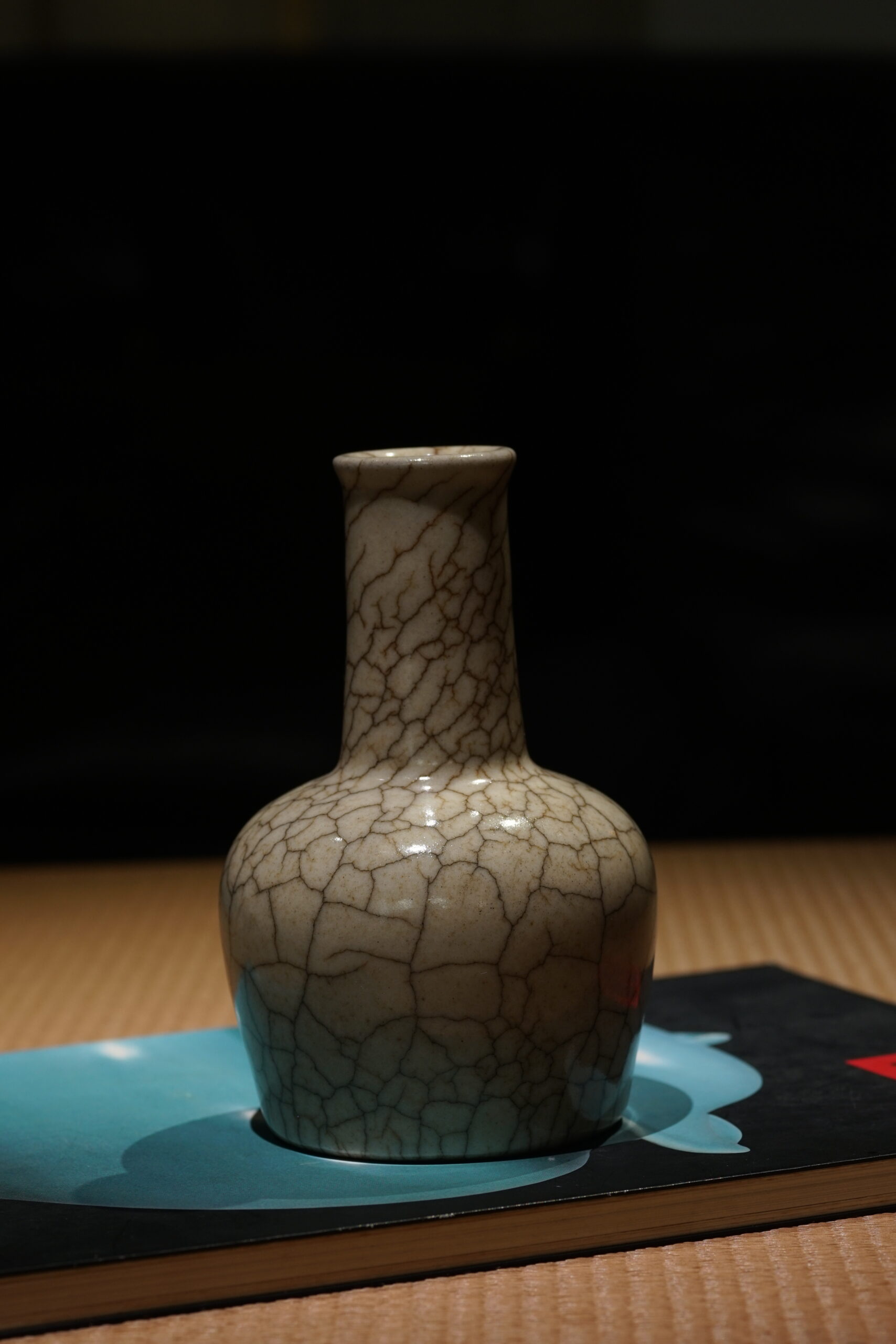 传世哥窑 长颈瓶