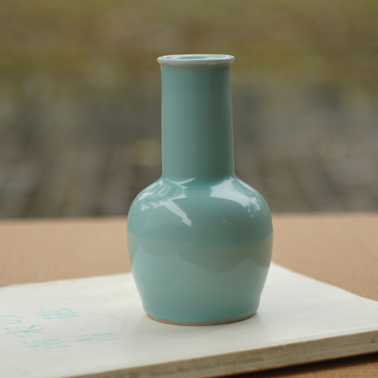 仿官窑 粉青长颈瓶