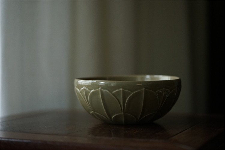 越风-龙纹莲瓣钵