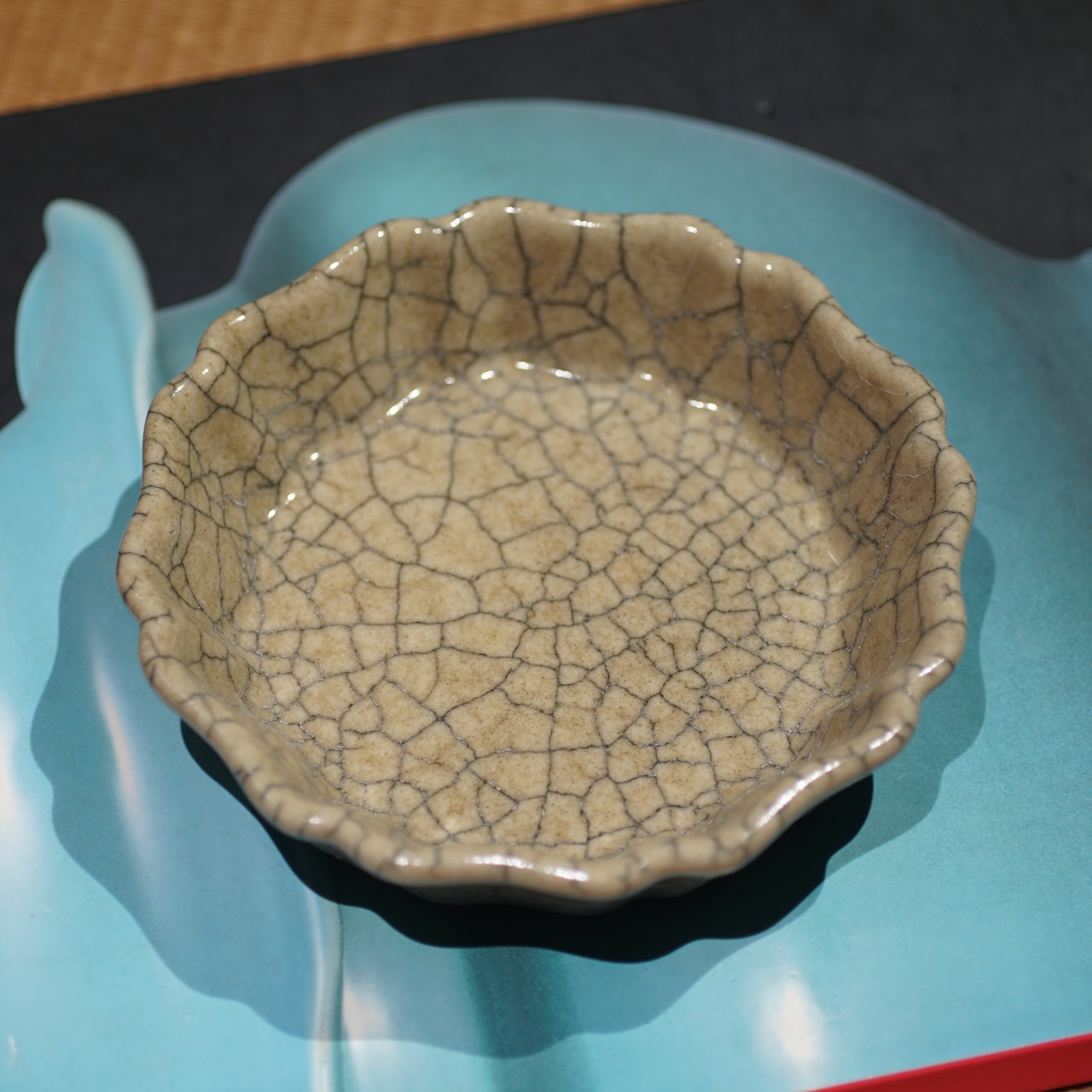 传世哥窑 支钉花口洗